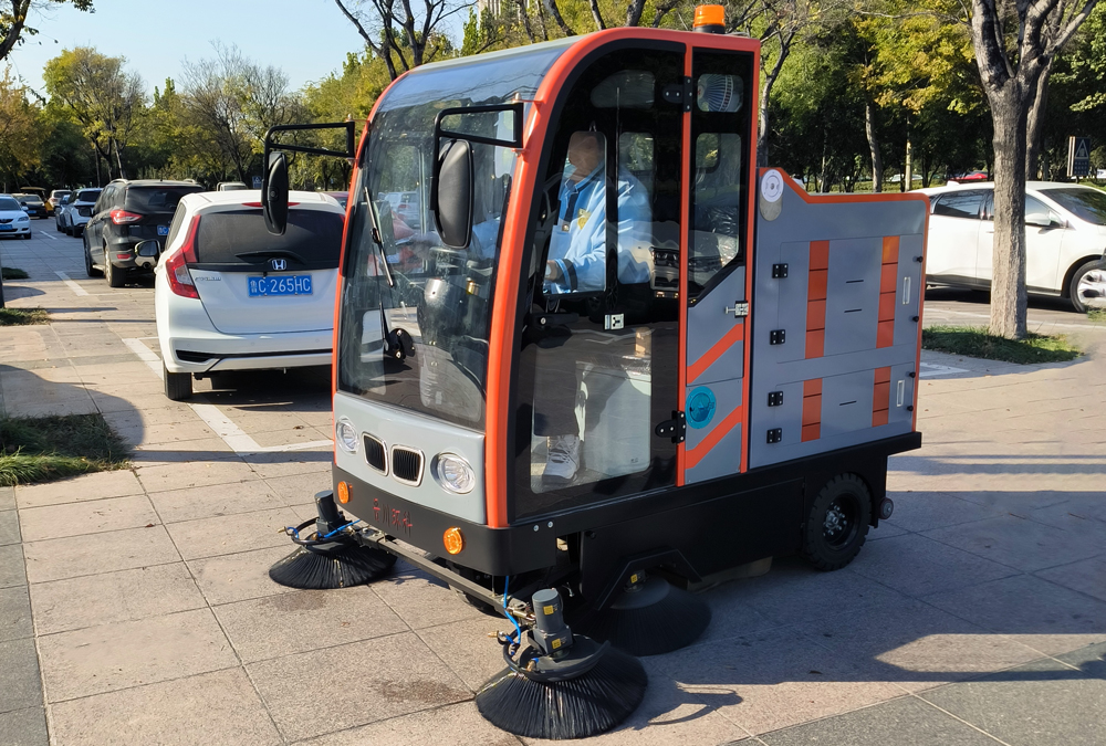 北京大学采购扫地车
